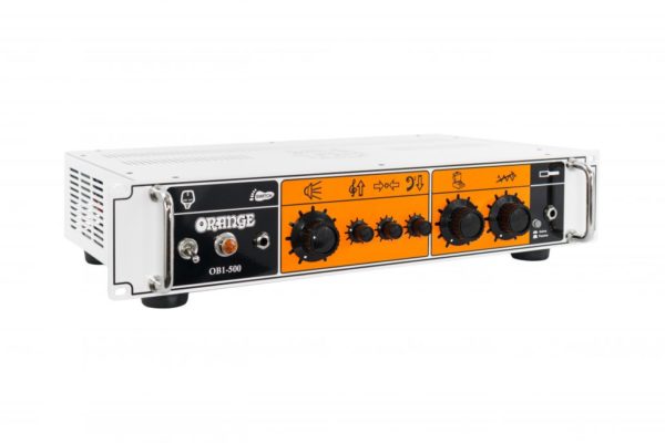 Orange OB1-500 -bassovahvistin kulmasta kuvattuna.