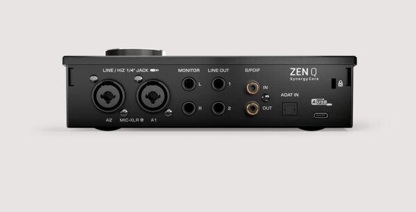 Antelope Audio Zen Q -äänikortti takaa.